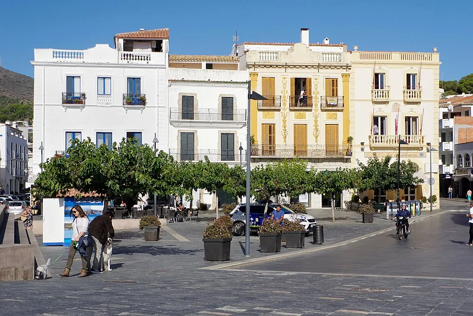 Portlligat near the Dalí house