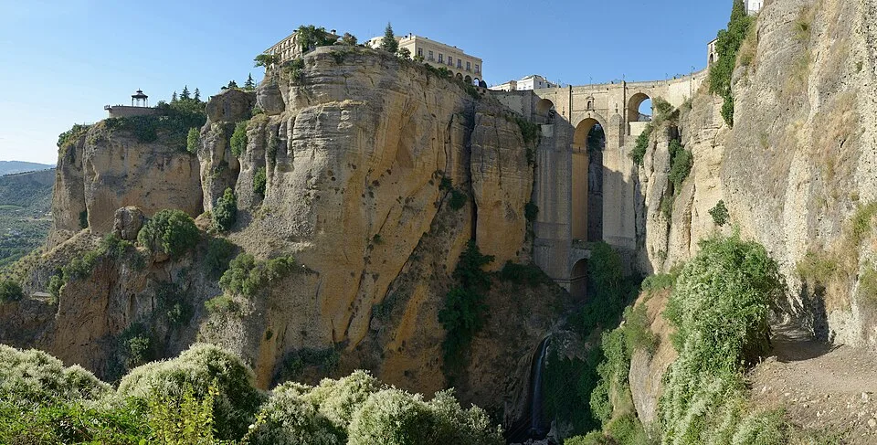 Hotels and buildings above Ronda gorge