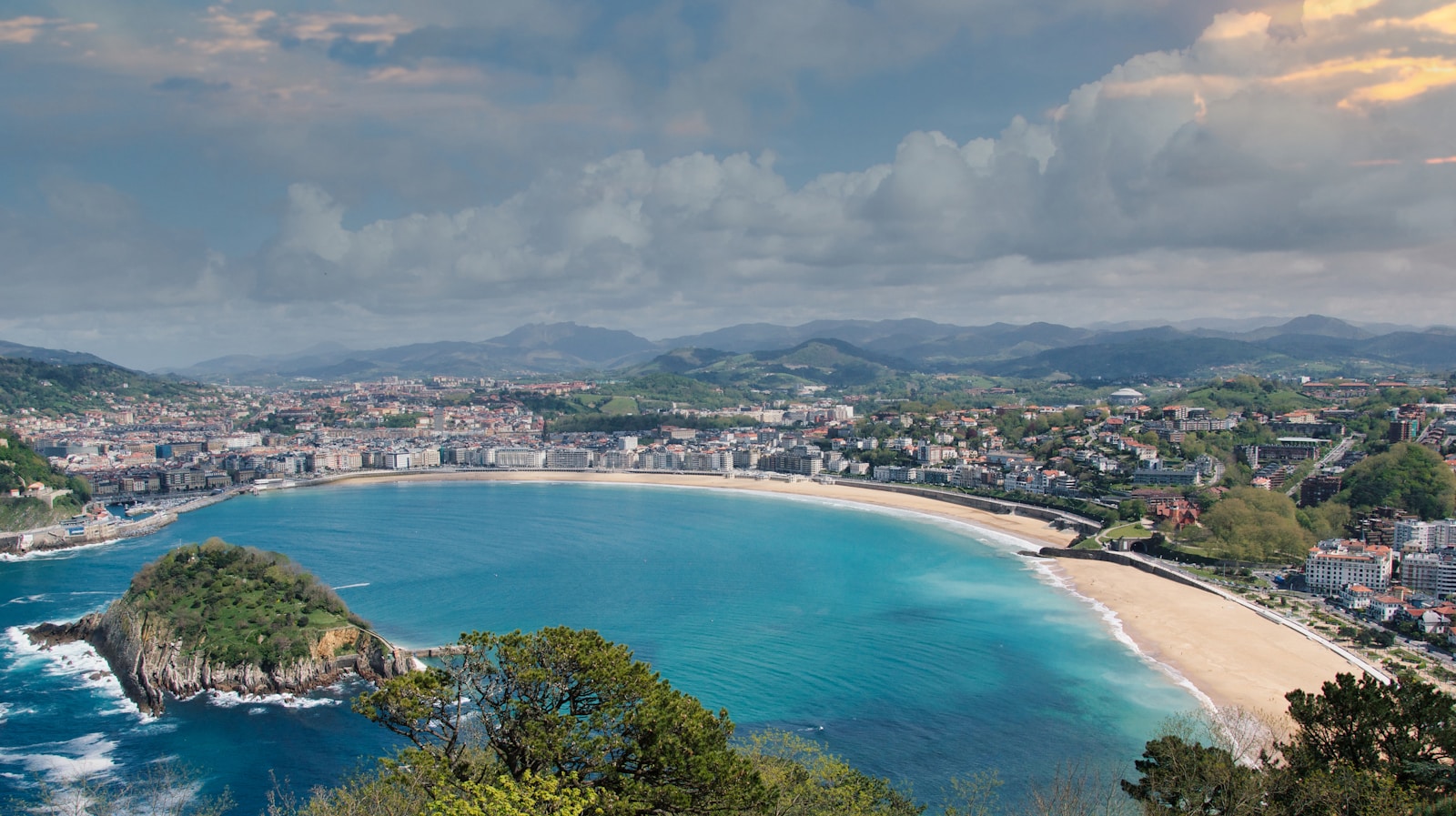 La Concha Bay · Monte Urgull
